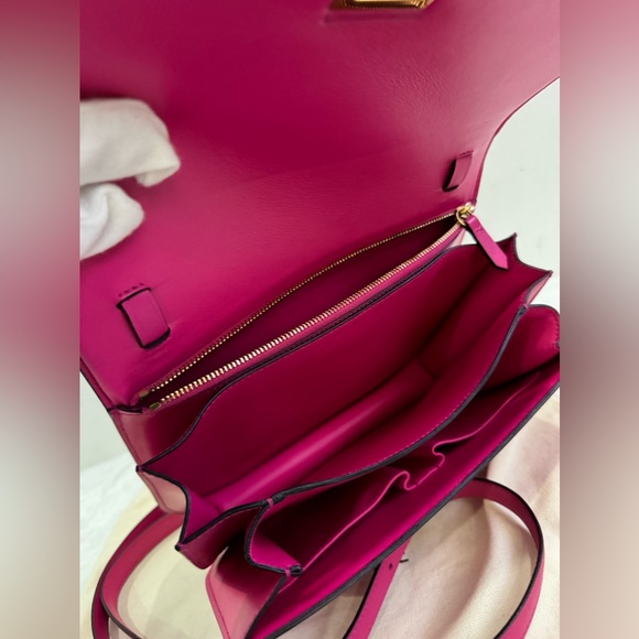 CELINE
Pink Box Leather Medium Classic Box Flap Bag (Pre-loved) with dust bag. - Picture 10 of 15